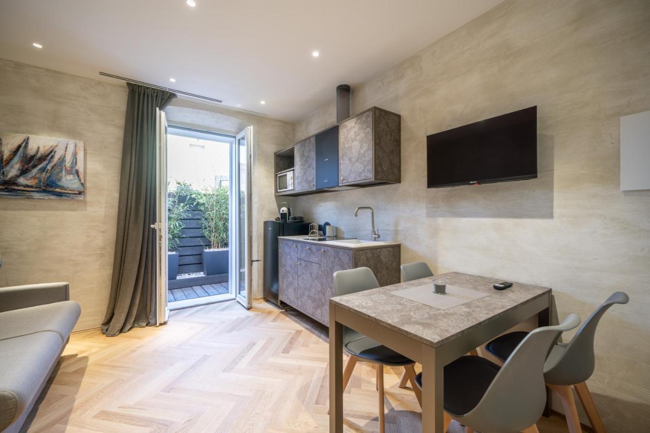غرادو Sea Garden Apartments & Rooms المظهر الخارجي الصورة